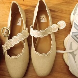 DV by Dolce Vita Women's Cream Mary Jane Flats
